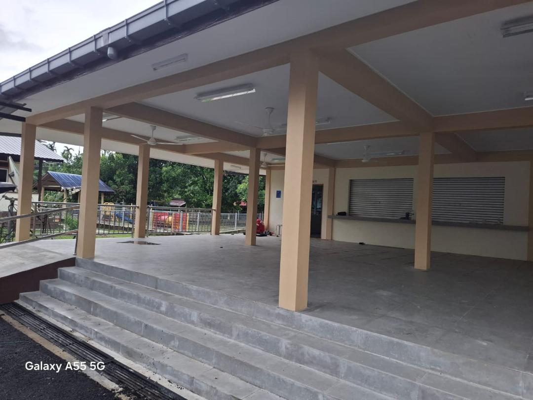 Dewan dan kantin sekolah